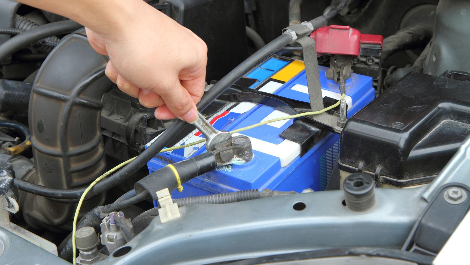 Jak otestovat, co vybíjí baterii v odstaveném autě